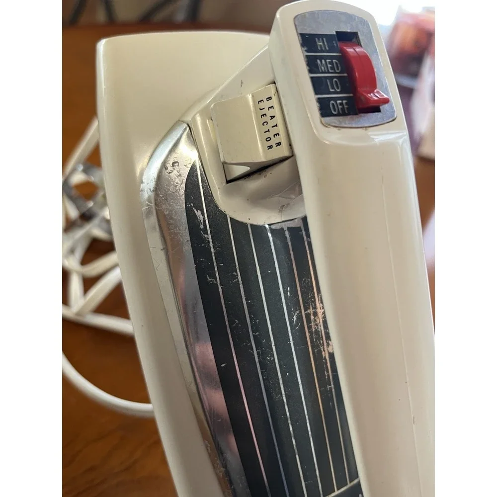 Vintage GE General‎ Electric Ivory Hand Mixer 30M47 Handheld Kitchen